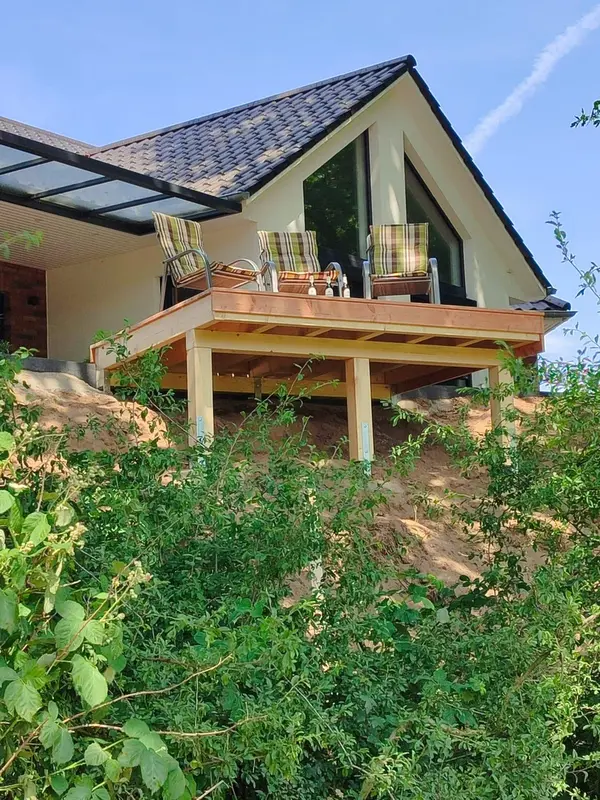 Terrassenplatz am Hang