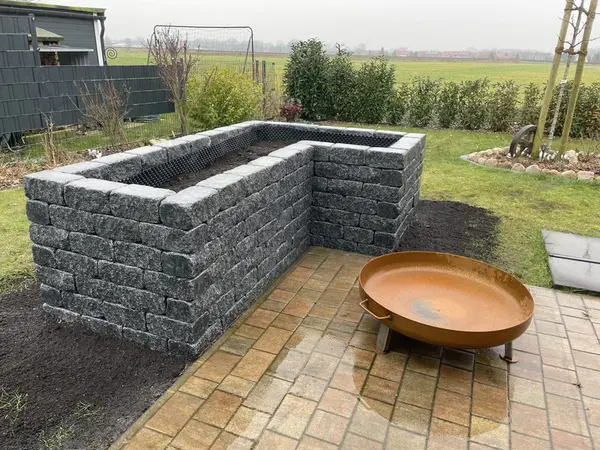 Gartenlounge mit Feuerstelle
