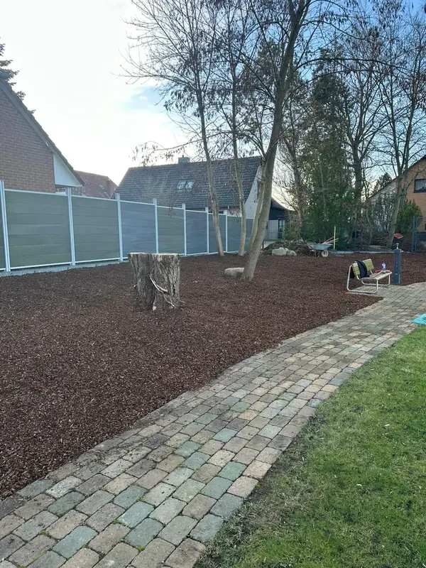 Sitzplatz mit Mulchbeet