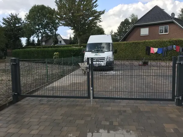 Einfahrtstor zweiflügelig