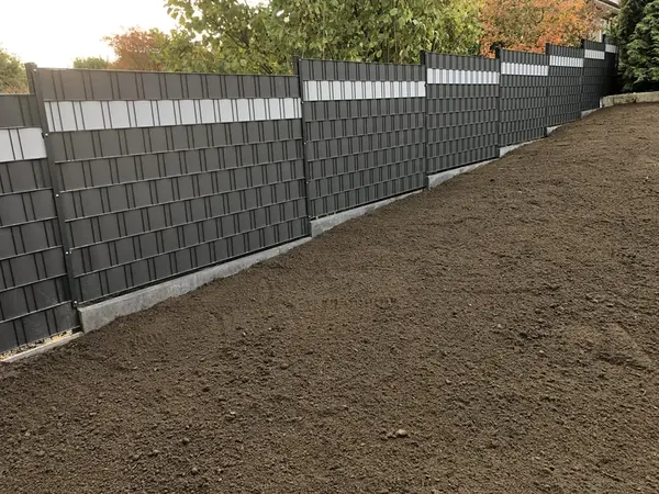 Sichtschutz im Gefälle