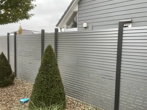 Moderne Zaunanlage Anthrazit