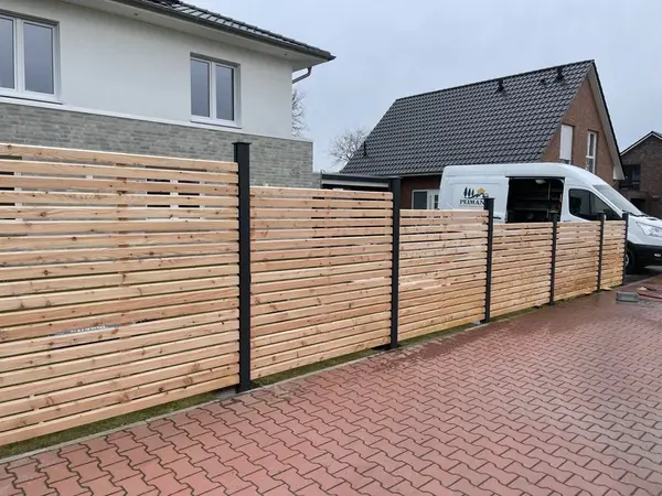 Hochwertiger Holzstaketenzaun