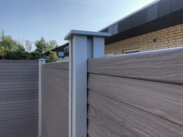 Details Pfostenkappe